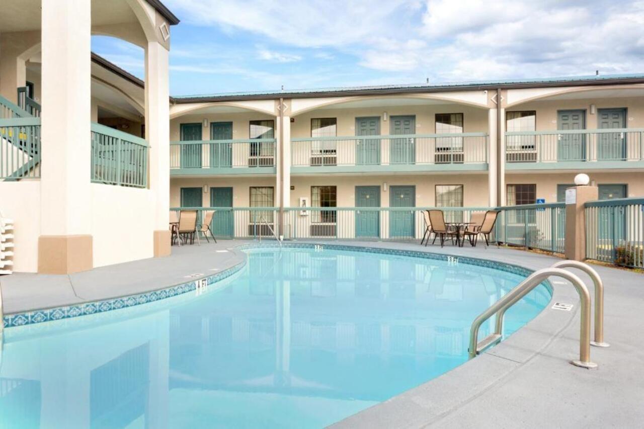 Baymont By Wyndham Gallatin Bagian luar foto