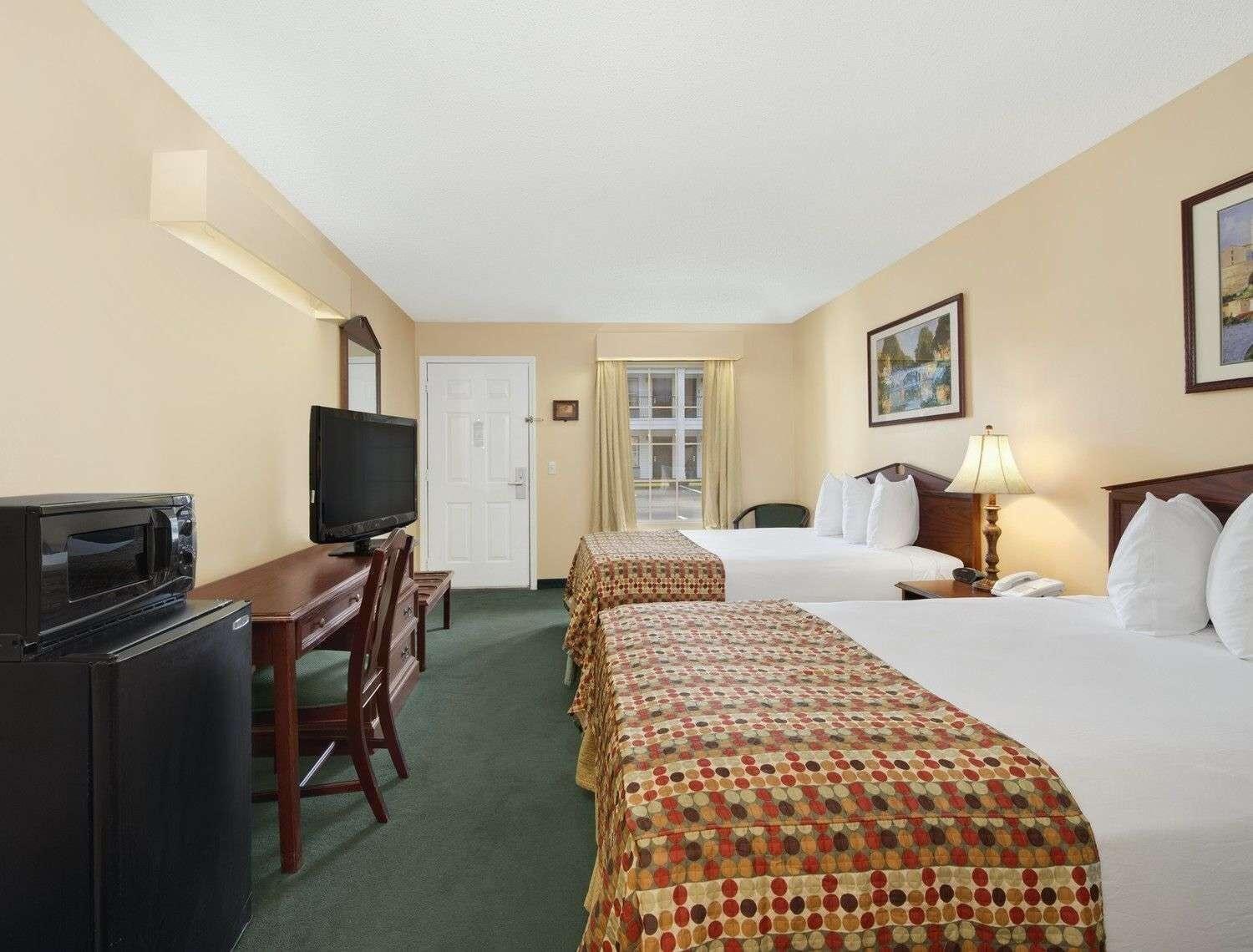 Baymont By Wyndham Gallatin Bagian luar foto
