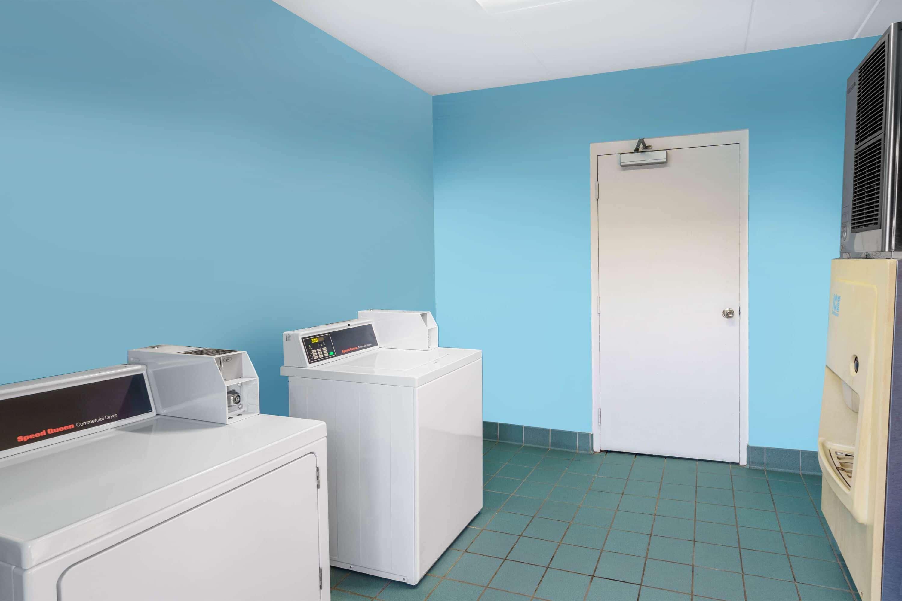 Baymont By Wyndham Gallatin Bagian luar foto