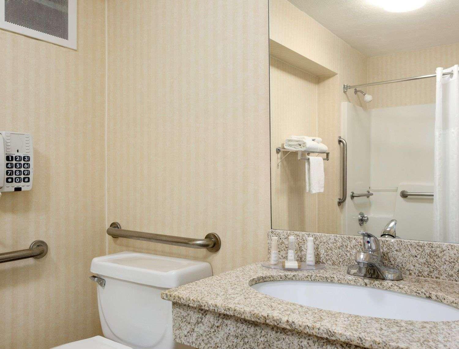Baymont By Wyndham Gallatin Bagian luar foto