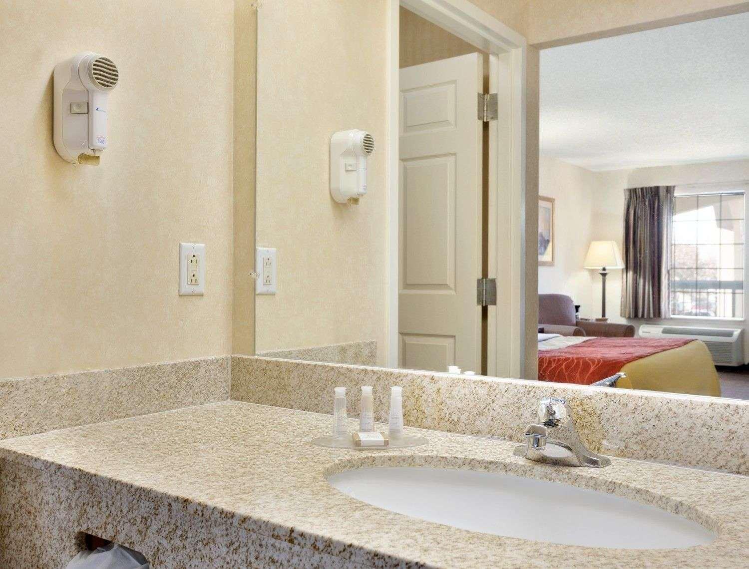 Baymont By Wyndham Gallatin Bagian luar foto